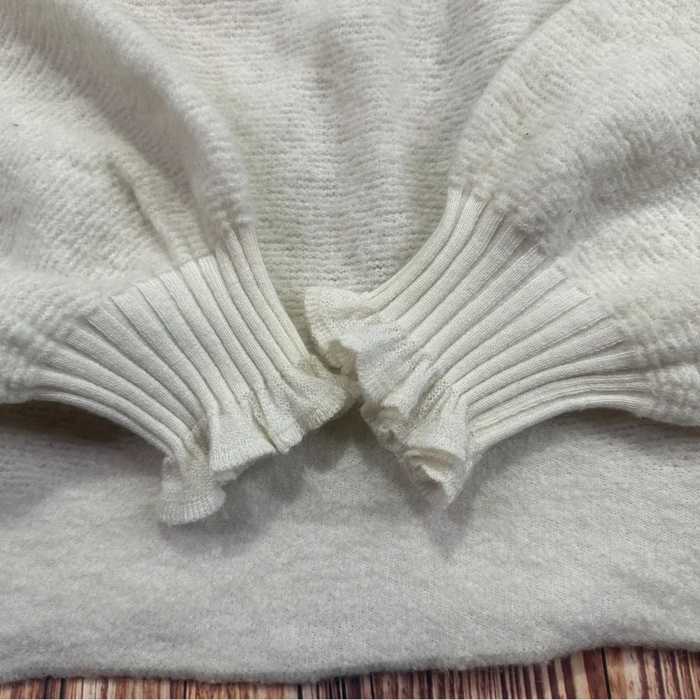 Free People Crop  Sweater Size Small